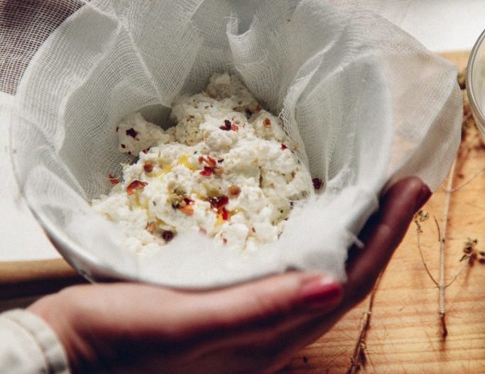 Elabora tu propio queso fresco aromatizado en Piedralaves